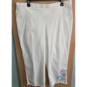 Alfred Dunner Sz 16‎ White Denim Capri Pants Floral Embroidered Frayed Hem
